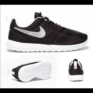 ***SOLD***Women’s Nike Roshe Running Shoes